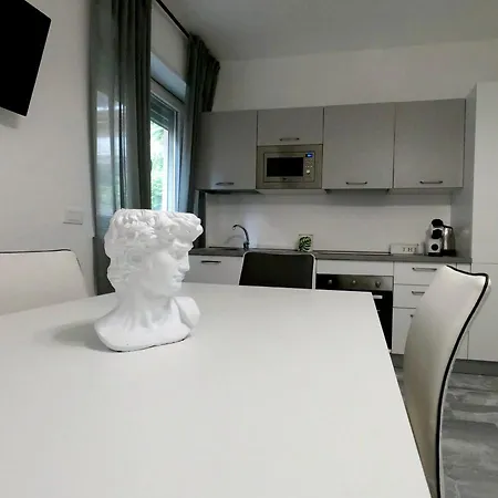 Vatican Inside アパート *